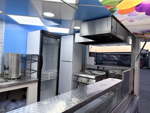 Fast food trailer comercial - food,